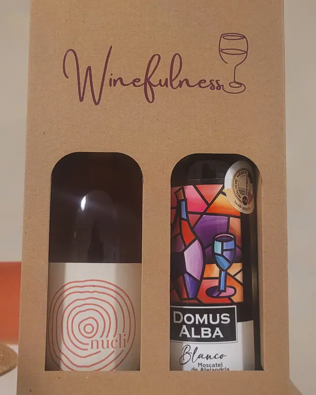 La caja del mes con las dos botellas