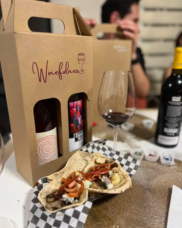 Una copa servida junto a la caja del club